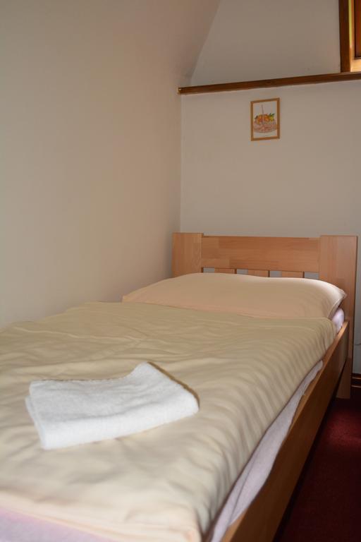 Hotel Koruna Karlštejn Cameră foto
