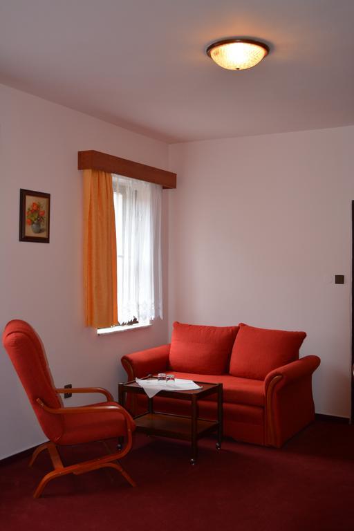 Hotel Koruna Karlštejn Cameră foto