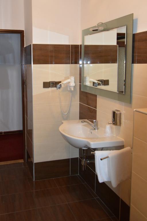 Hotel Koruna Karlštejn Cameră foto