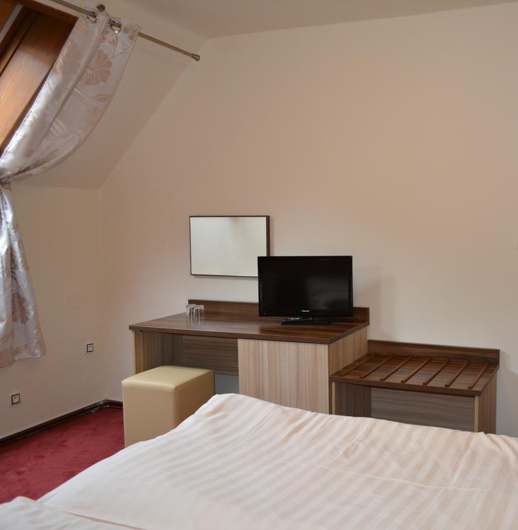 Hotel Koruna Karlštejn Cameră foto