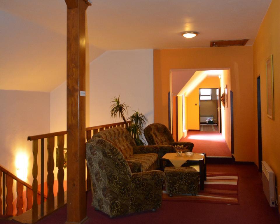 Hotel Koruna Karlštejn Exterior foto